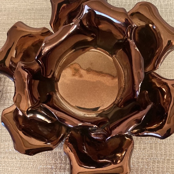 Set of 2 flower shape tea light bronze color candle holders - Picture 4 of 8